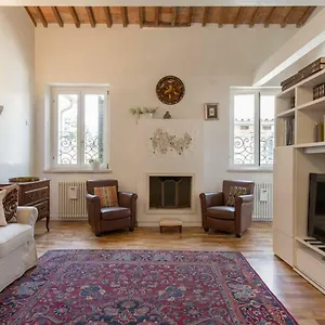 Apartment Like, Verona